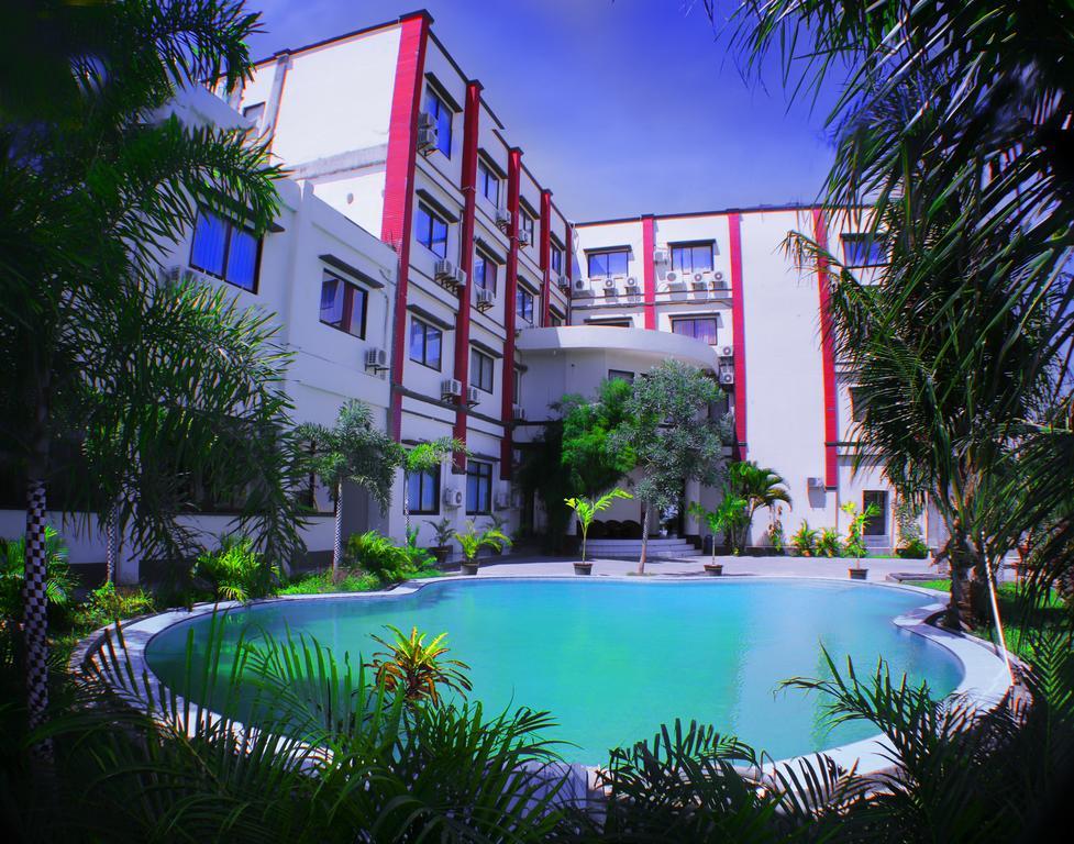 Grand Duta Hotel ปาลู ภายนอก รูปภาพ