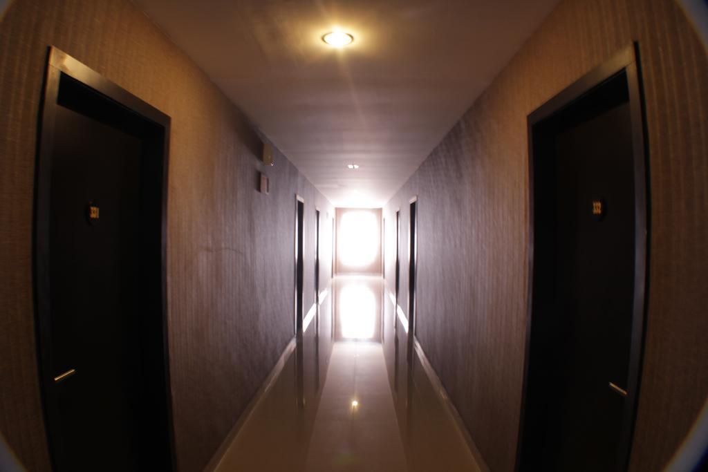 Grand Duta Hotel ปาลู ภายนอก รูปภาพ