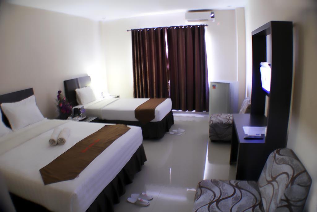 Grand Duta Hotel ปาลู ภายนอก รูปภาพ